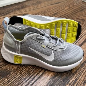 Brand new Nike Reposo 72 boy size 12c